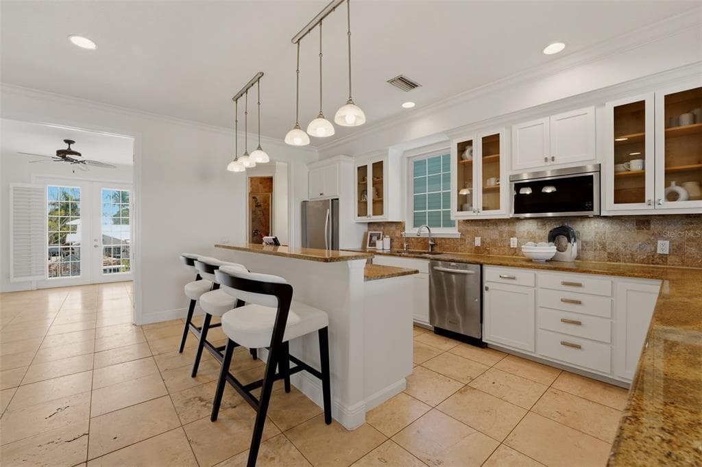418 PINE AVENUE photo 13
