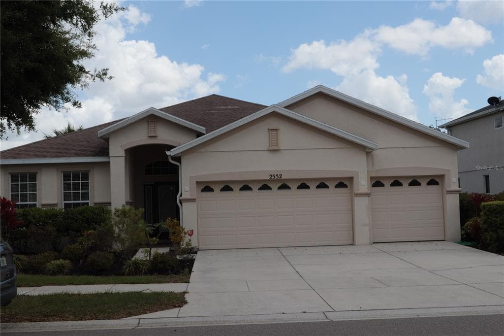 2552 HOBBLEBRUSH DRIVE photo 1