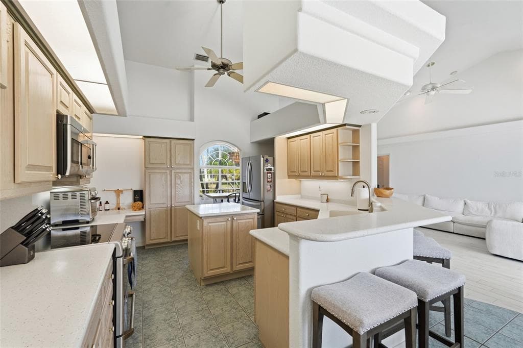 885 ROTONDA CIRCLE photo 17