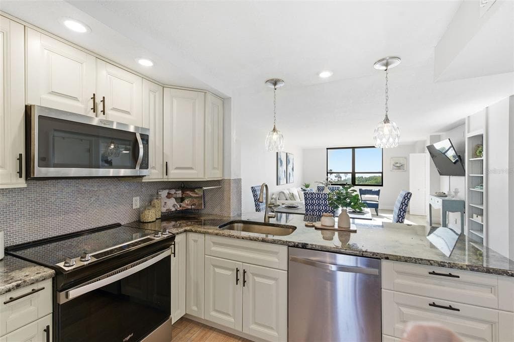 2616 COVE CAY DRIVE 602 photo 8