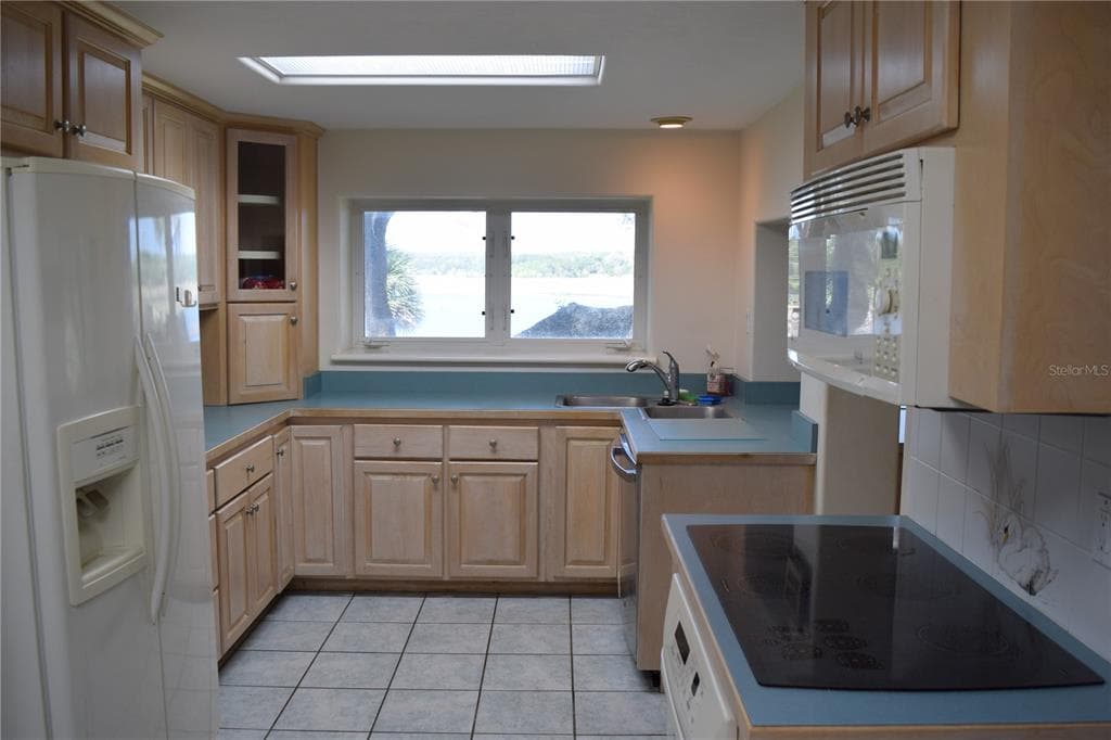 121 AWEEMA WAY photo 8