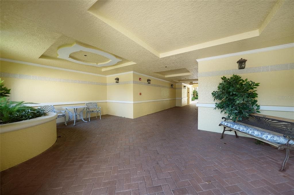 255 W END DRIVE 3306 photo 5