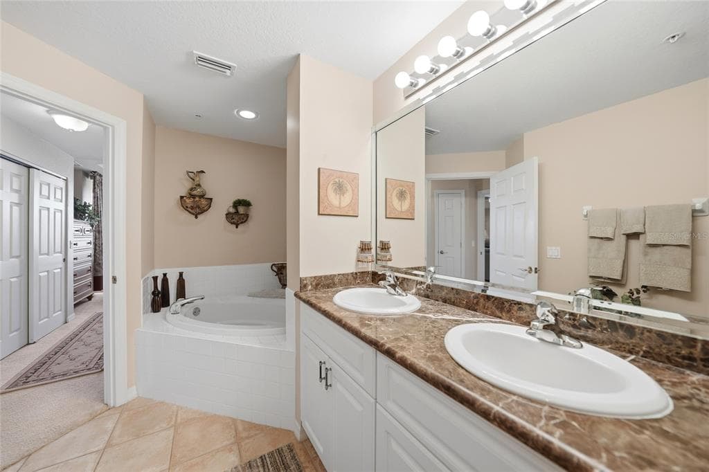 255 W END DRIVE 3306 photo 21