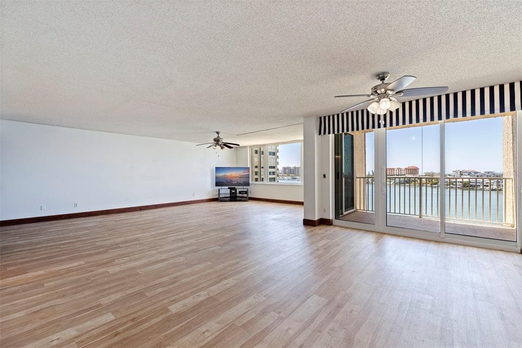 736 ISLAND WAY 504 photo 3