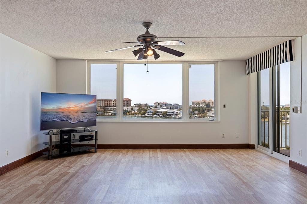 736 ISLAND WAY 504 photo 4