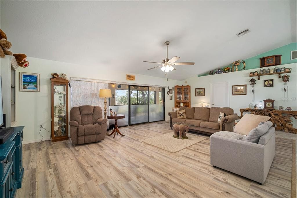 1472 IVYDALE ROAD photo 5