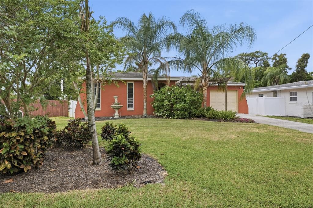51 CYPRESS DRIVE photo 3
