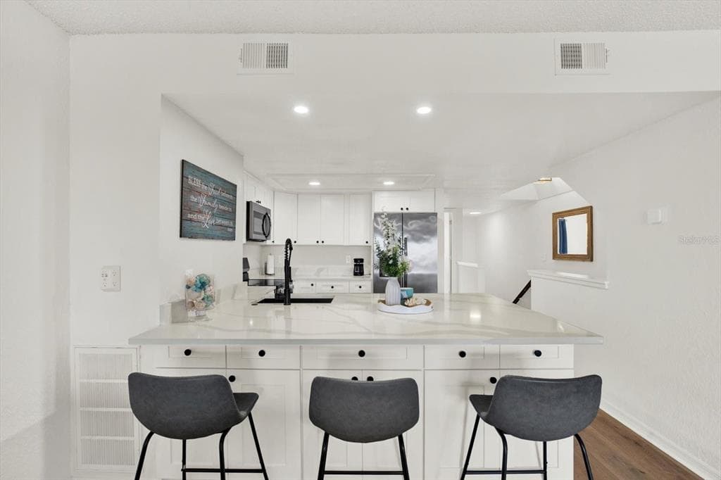 9472 TARA CAY COURT 2 photo 4
