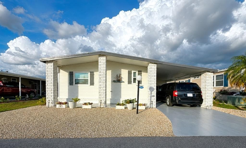 216 MARTINIQUE ROAD photo 4