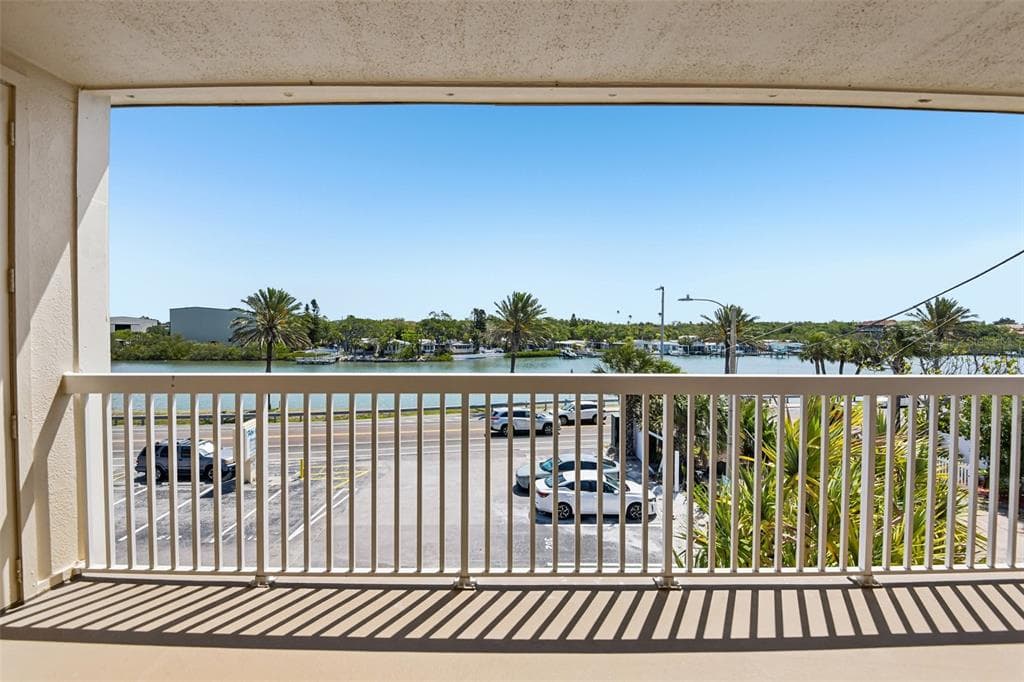 50 GULF BOULEVARD 301 photo 14