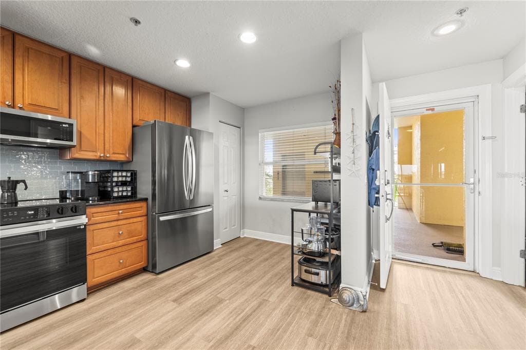 425 150TH AVENUE 2303 photo 6