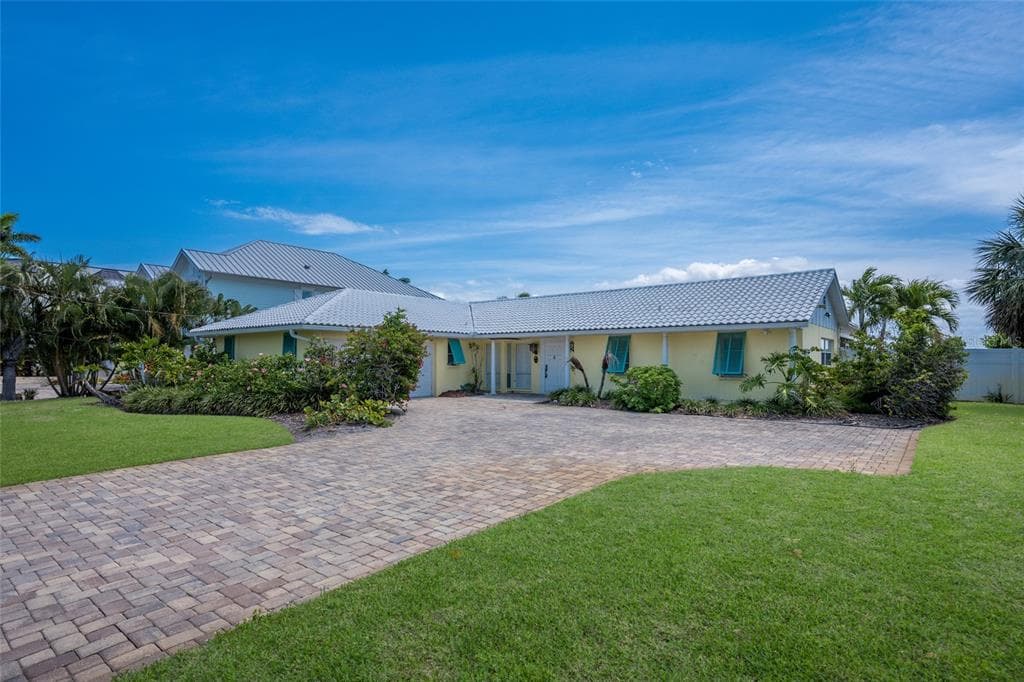 633 KEY ROYALE DRIVE 2