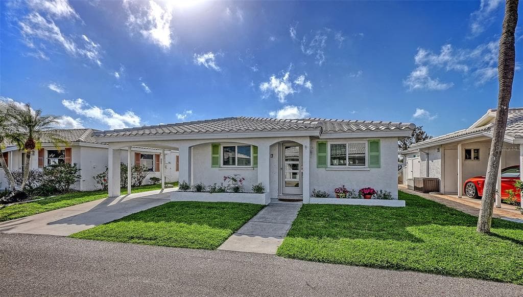 900 SPANISH DRIVE N 2