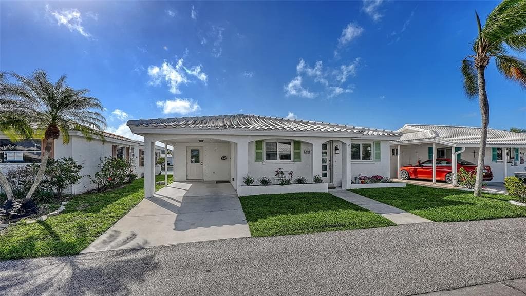900 SPANISH DRIVE N 3