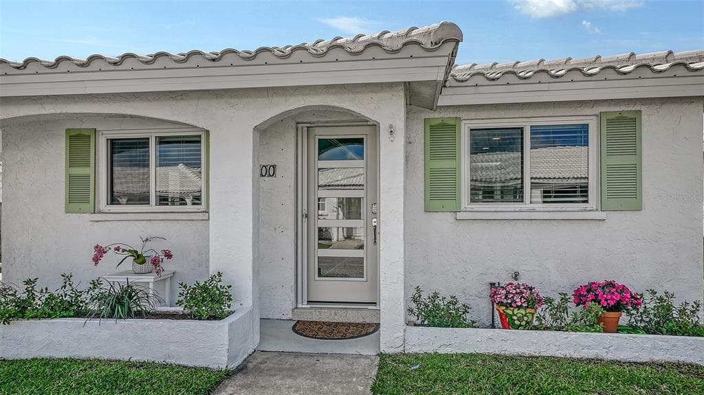 900 SPANISH DRIVE N 4