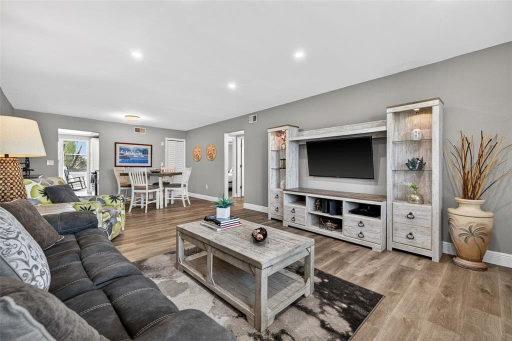 1893 SHORE DRIVE S #214 3