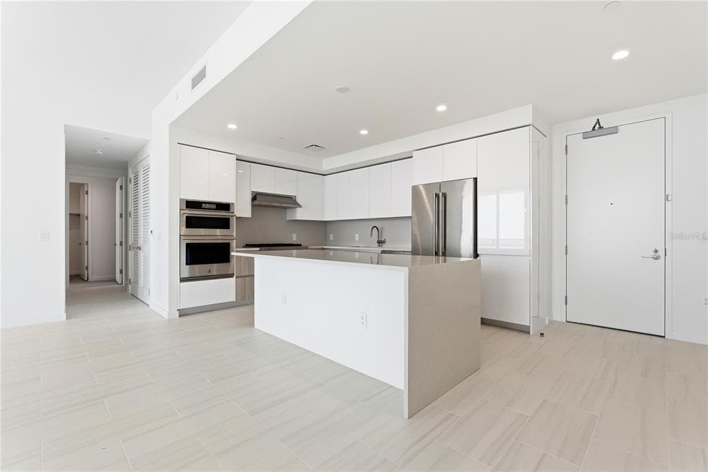 400 CENTRAL AVE 3506 photo 13