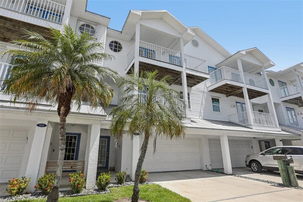 113 YACHT CLUB CIRCLE 2
