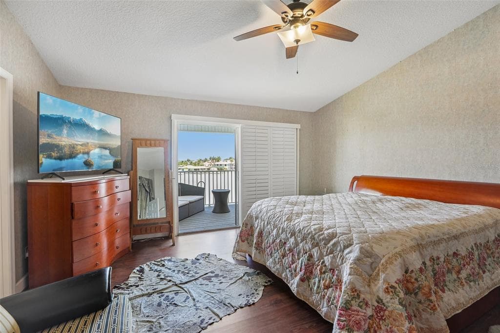 113 YACHT CLUB CIRCLE photo 24