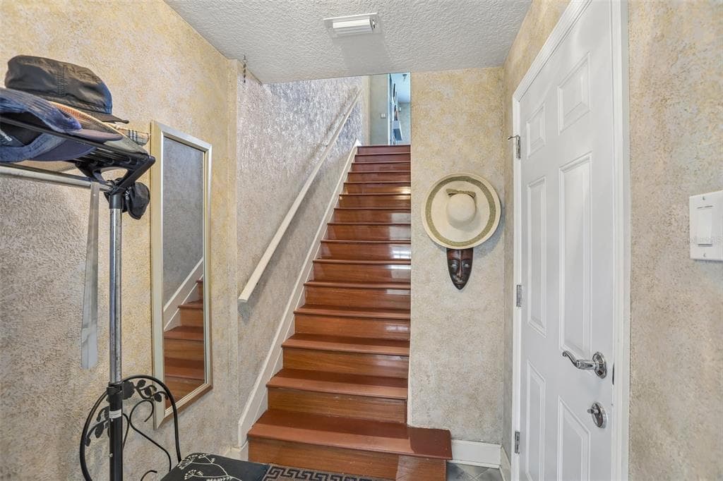 113 YACHT CLUB CIRCLE 4