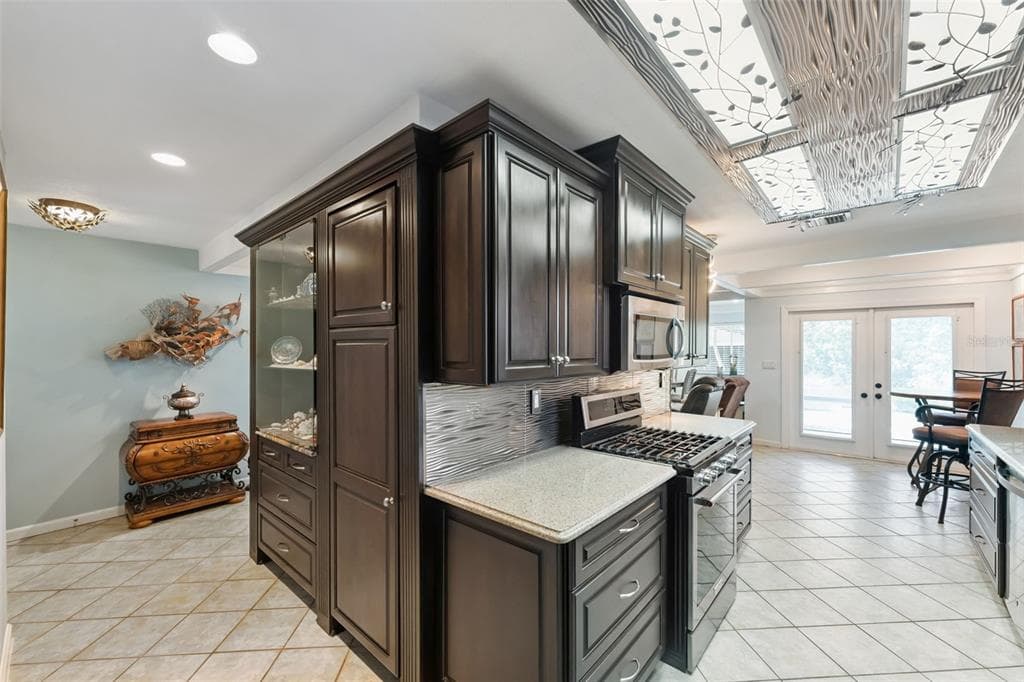 13502 COUNTRY CLUB DRIVE photo 10