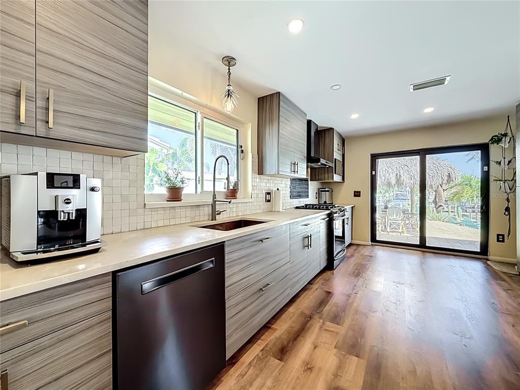 2162 W VINA DEL MAR BOULEVARD photo 17