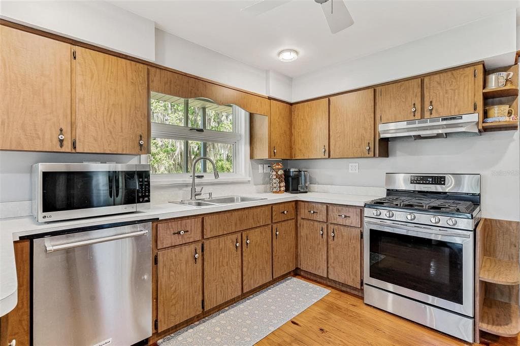 7373 CIRCLE DRIVE photo 18