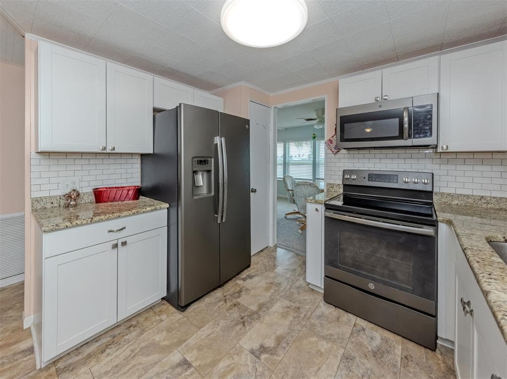 98 LAKEVIEW DRIVE photo 13