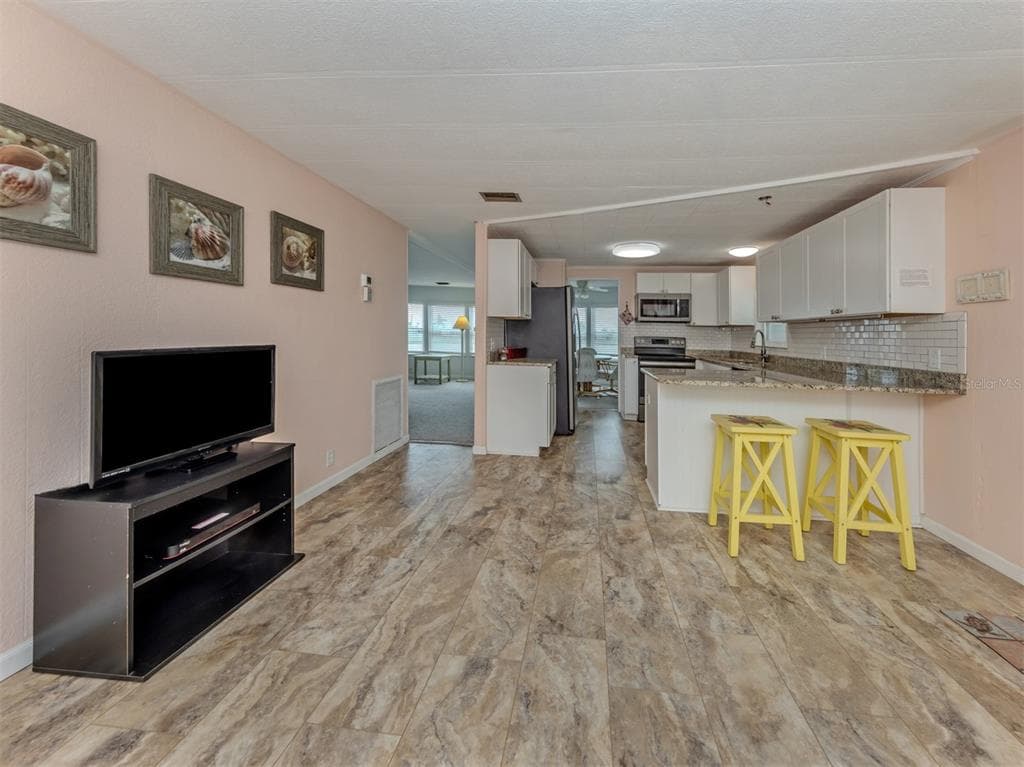 98 LAKEVIEW DRIVE photo 15