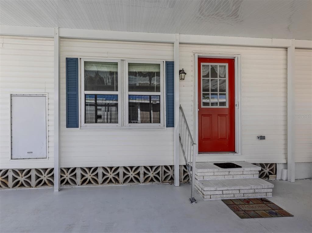 98 LAKEVIEW DRIVE photo 4