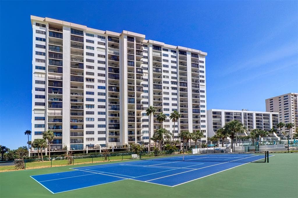 1230 GULF BOULEVARD 404 photo 2