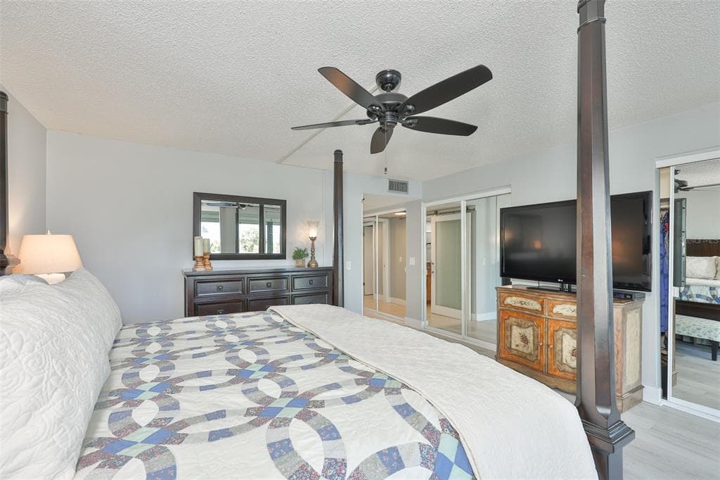 1581 GULF BOULEVARD 103N photo 20