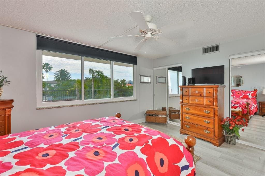1581 GULF BOULEVARD 103N photo 25