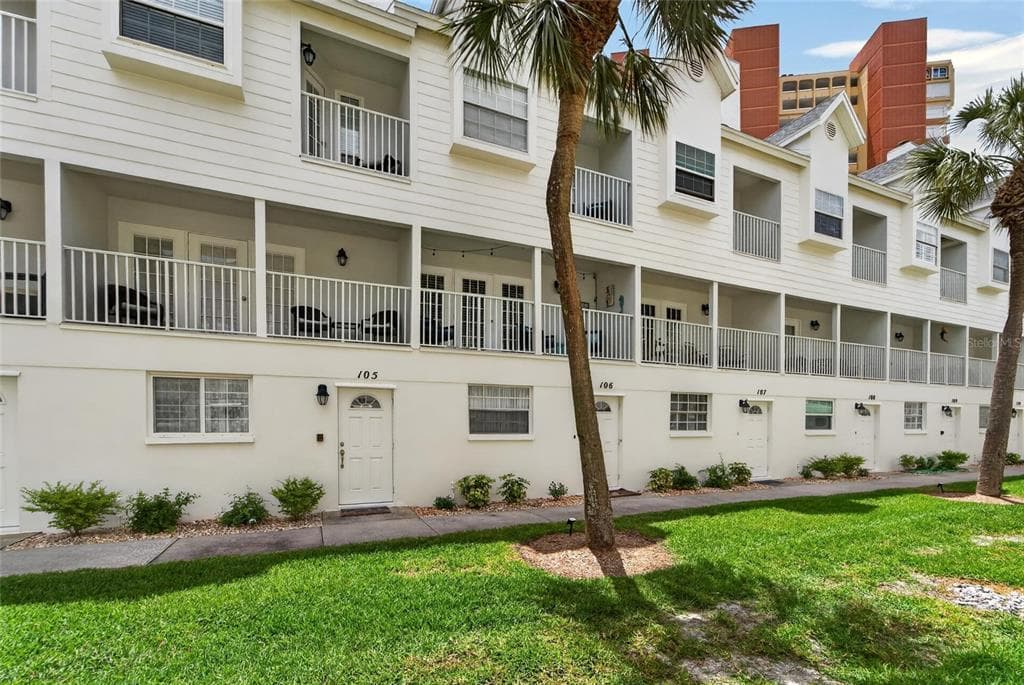 17960 GULF BOULEVARD 106 photo 10