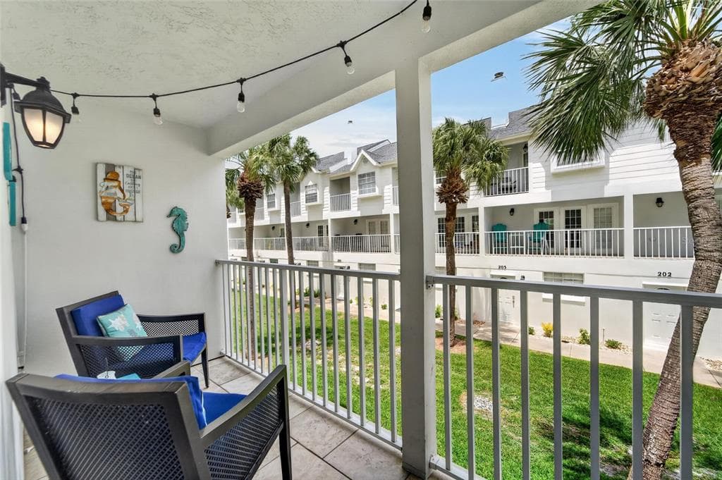 17960 GULF BOULEVARD 106 photo 14