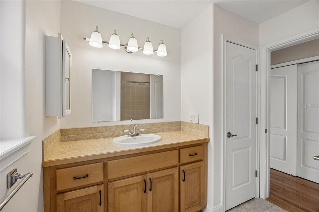 102 SANDRA LANE photo 18