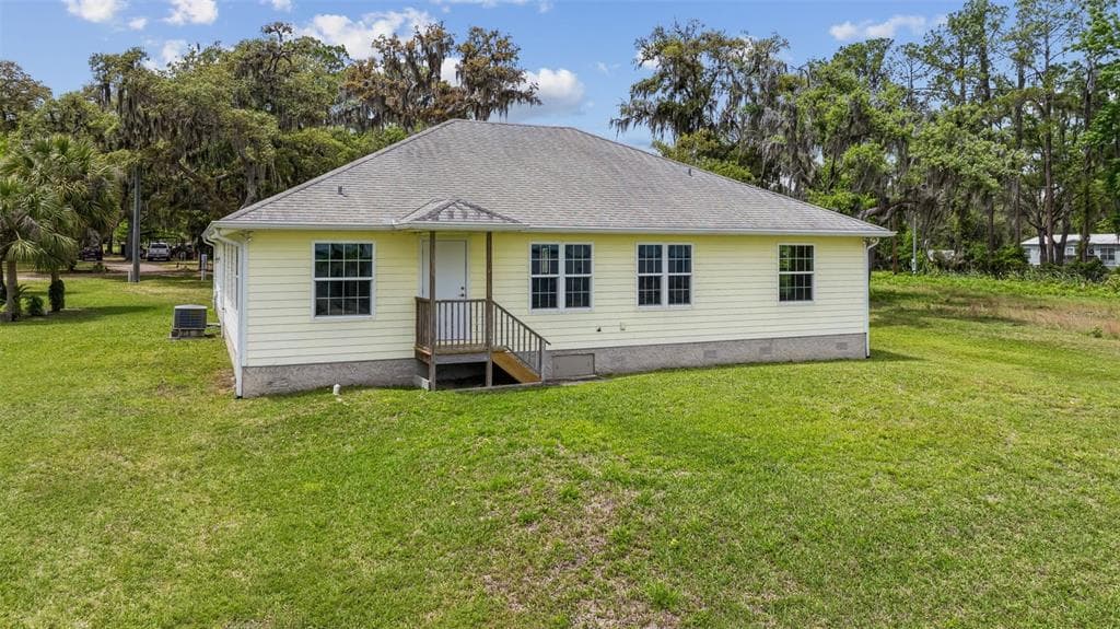 102 SANDRA LANE photo 25