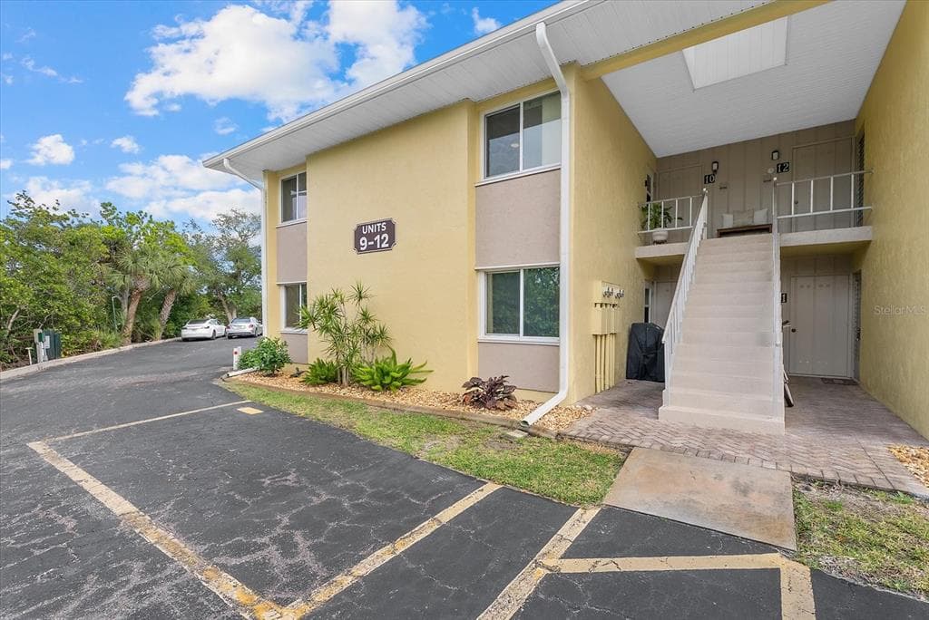 101 LOUELLA LANE #10 1