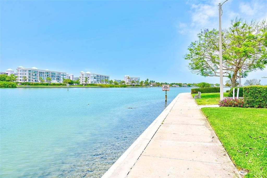 7930 SUN ISLAND DRIVE S 101 photo 23