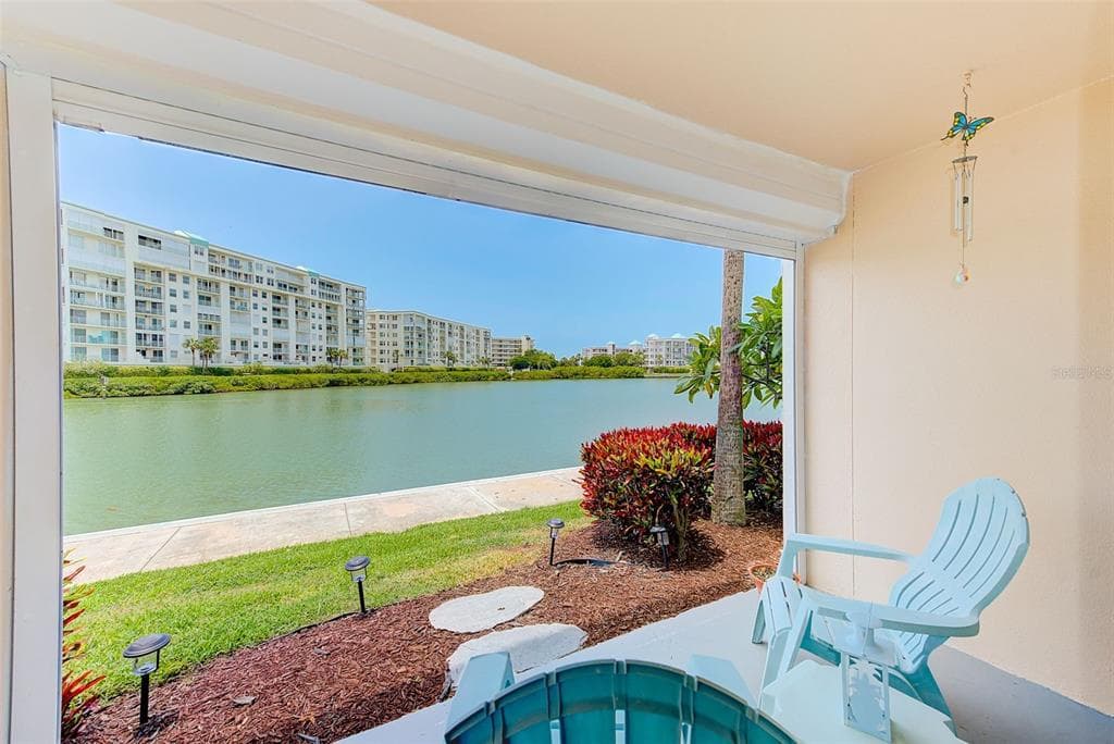 7930 SUN ISLAND DRIVE S 101 photo 1