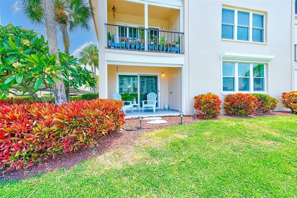 7930 SUN ISLAND DRIVE S 101 photo 24