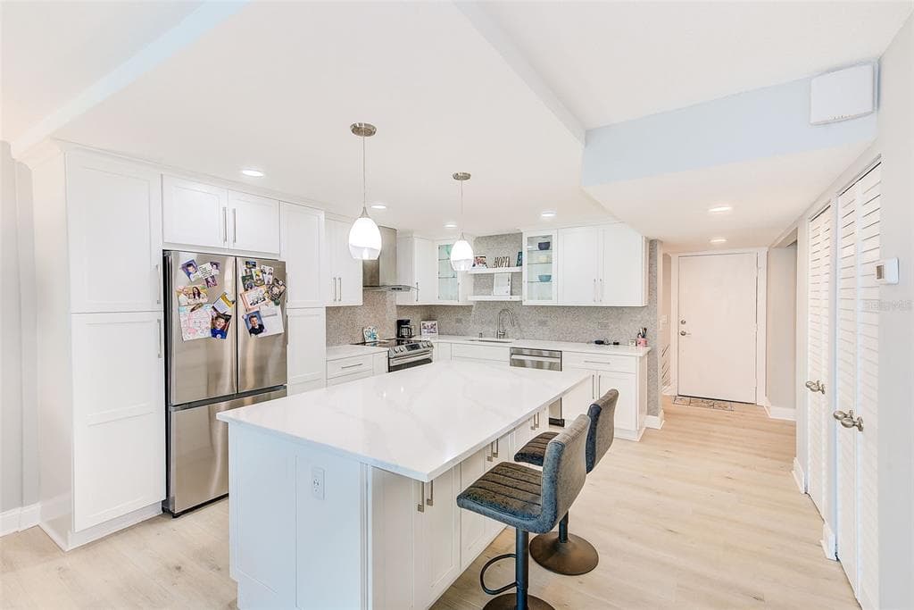 7930 SUN ISLAND DRIVE S 101 photo 4