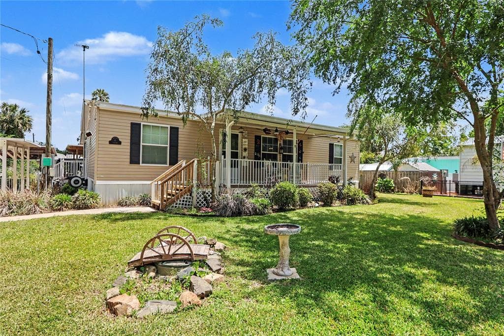 56348 MAPLE ROAD photo 1
