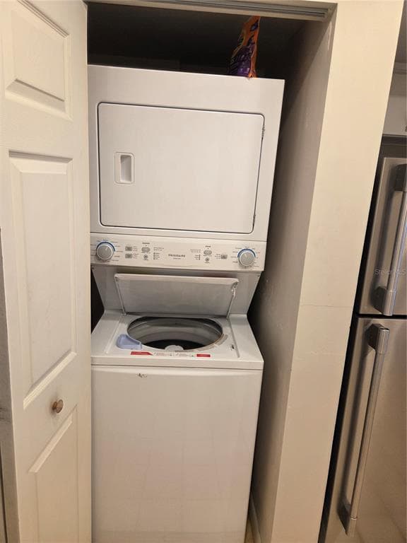650 ISLAND WAY 202 photo 23