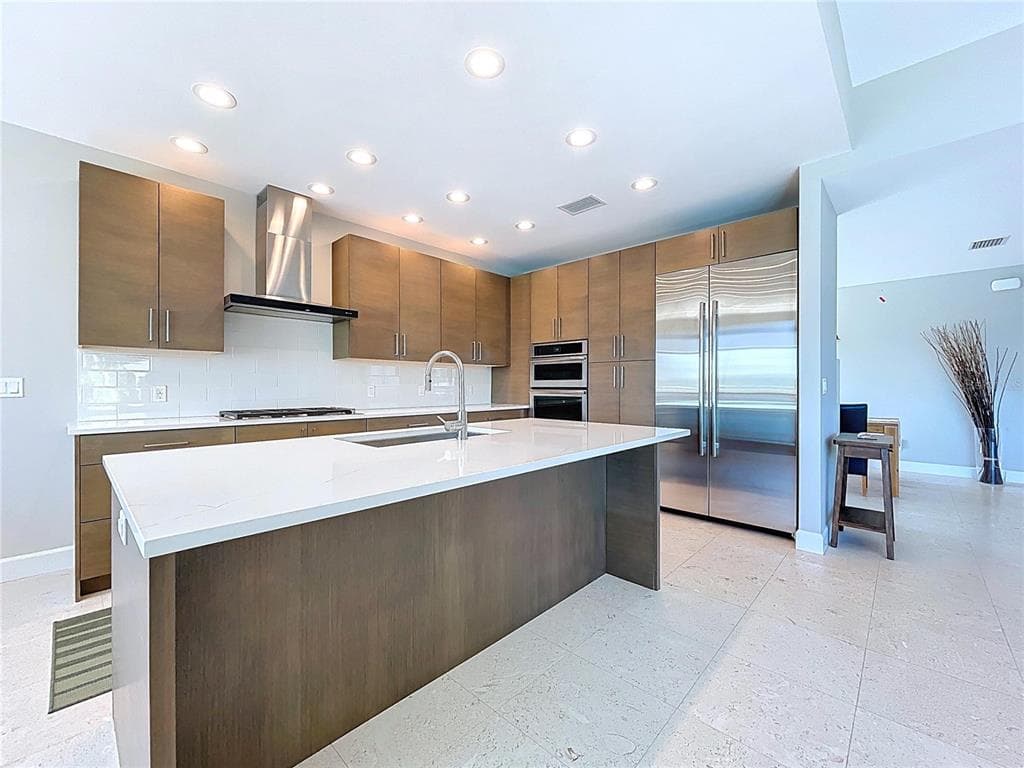 306 BAY PLZ photo 16