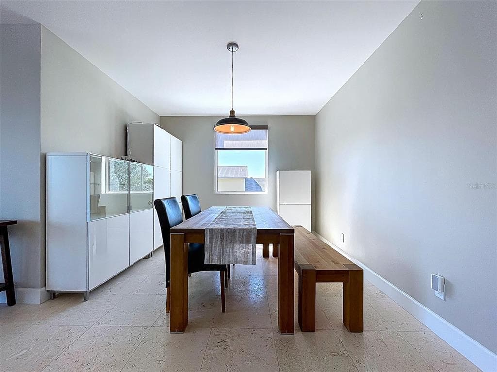 306 BAY PLZ photo 12