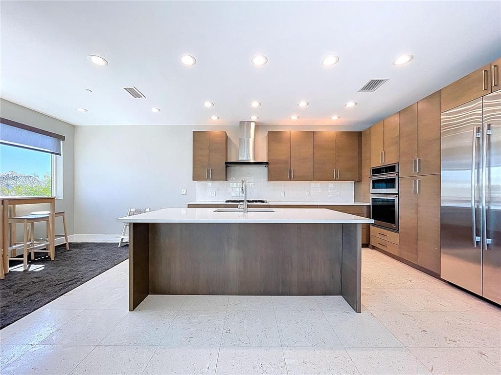 306 BAY PLZ photo 15