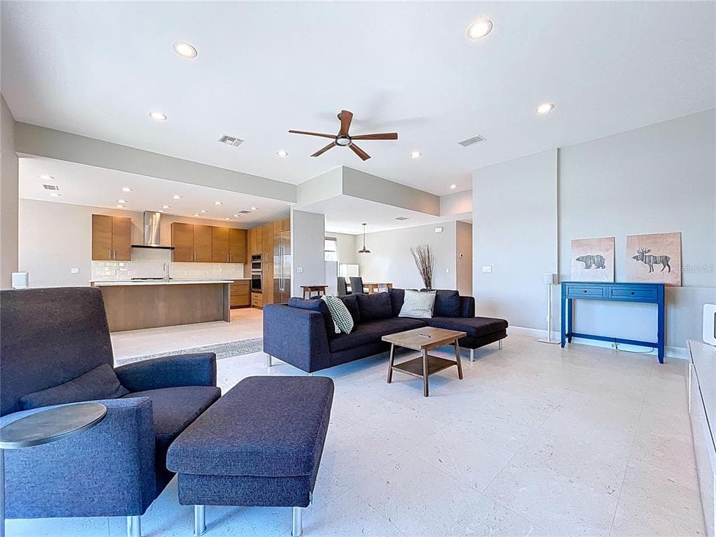 306 BAY PLZ photo 8