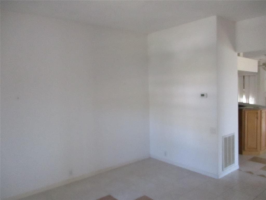 8904 PLANTERS LANE photo 12