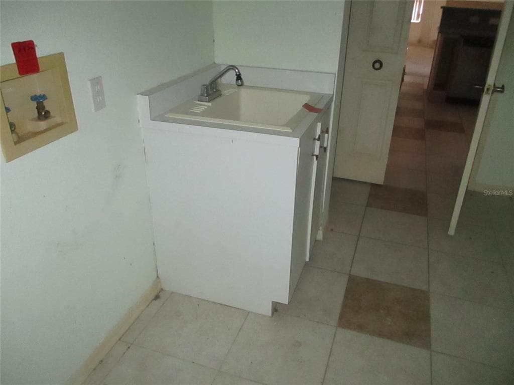 8904 PLANTERS LANE photo 8